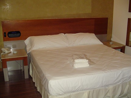 Habitación de Bond Hotel